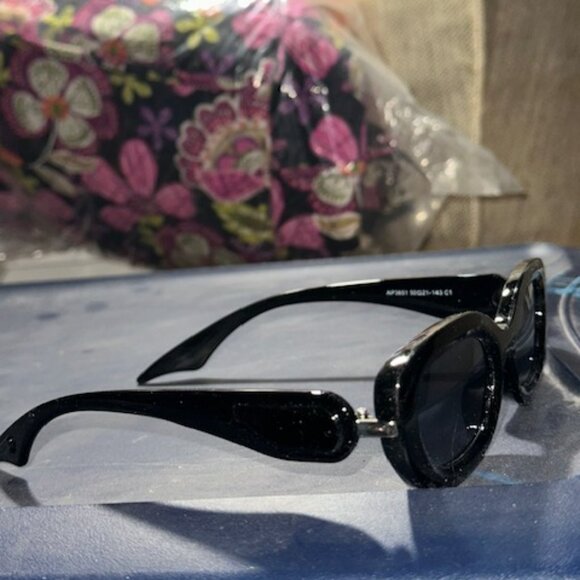 Retro Small Oval Sunglasses - Picture 3 of 10